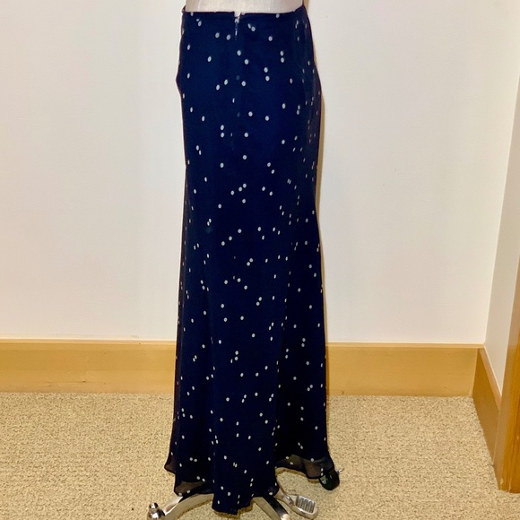 🎉HP‼️🎉 💥EUC💥 Extraordinary Ann Taylor Navy and Cream Silk Skirt - Size 8 - Picture 3 of 10